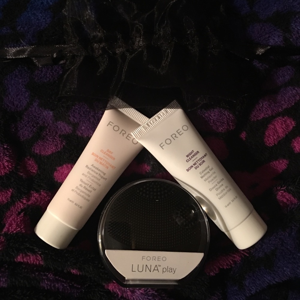 Luna Play in Midnight with Day/Night Cleansers - Picture 2 of 4
